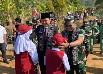 Desa Mekarmukti jadi Lokasi Program TMMD ke-129, TNI Bangun Jalan Beton