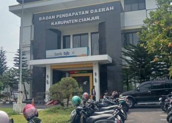Bapenda Cianjur Fasilitasi Wajib Pajak di  Haurwangi dan Karangtengah Bayar PBB