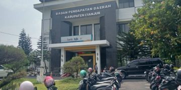Bapenda Cianjur Fasilitasi Wajib Pajak di  Haurwangi dan Karangtengah Bayar PBB