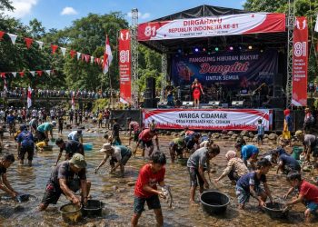 Meriahkan HUT ke-81 RI, Warga Cidamar Ngubek Lauk dan Gelar Panggung Hiburan