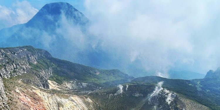 Penutupan Pendakian Gunung Gede Pangrango Diperpanjang