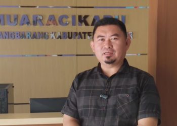 Kepala Desa Muaracikadu Surahman. (Dok/Istimewa).