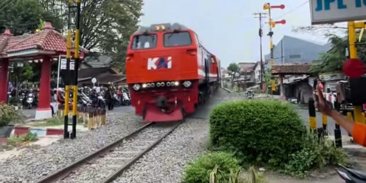 Bernostalgia, Lokomotif KA Siliwangi Berubah Warna jadi Lebih Vintage